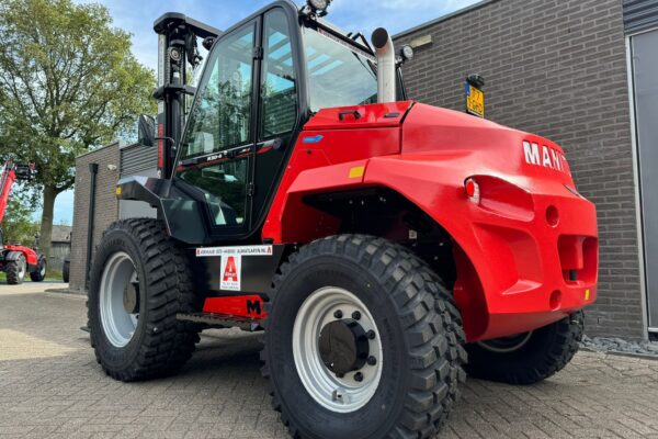 almat-manitou-ruwterreinheftruck_1726478106