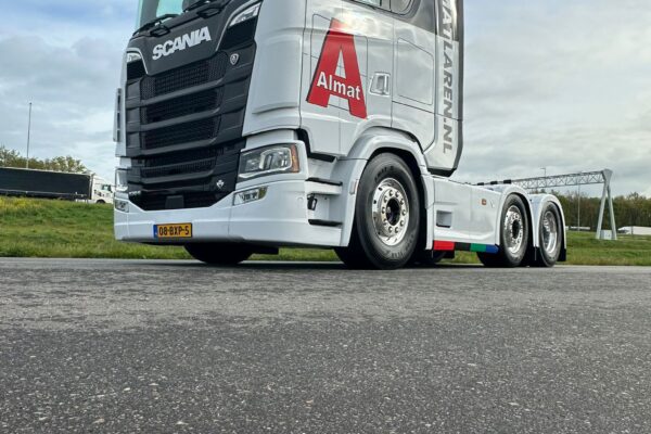 almat-scania-vrachtwagen-rechtsvoor_1726477513