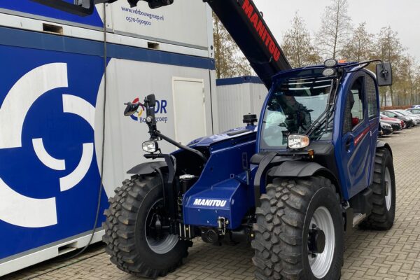 manitou-donkerblauw-hoogwerker_1726476539